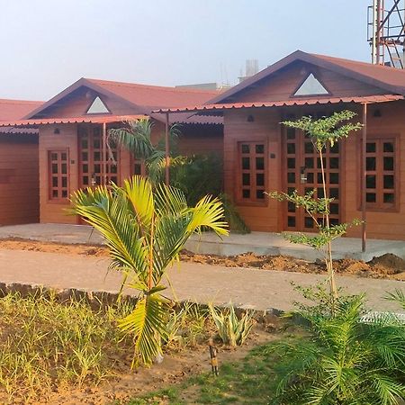 Nirvana Resort And Restaurant Garudeshwar エクステリア 写真