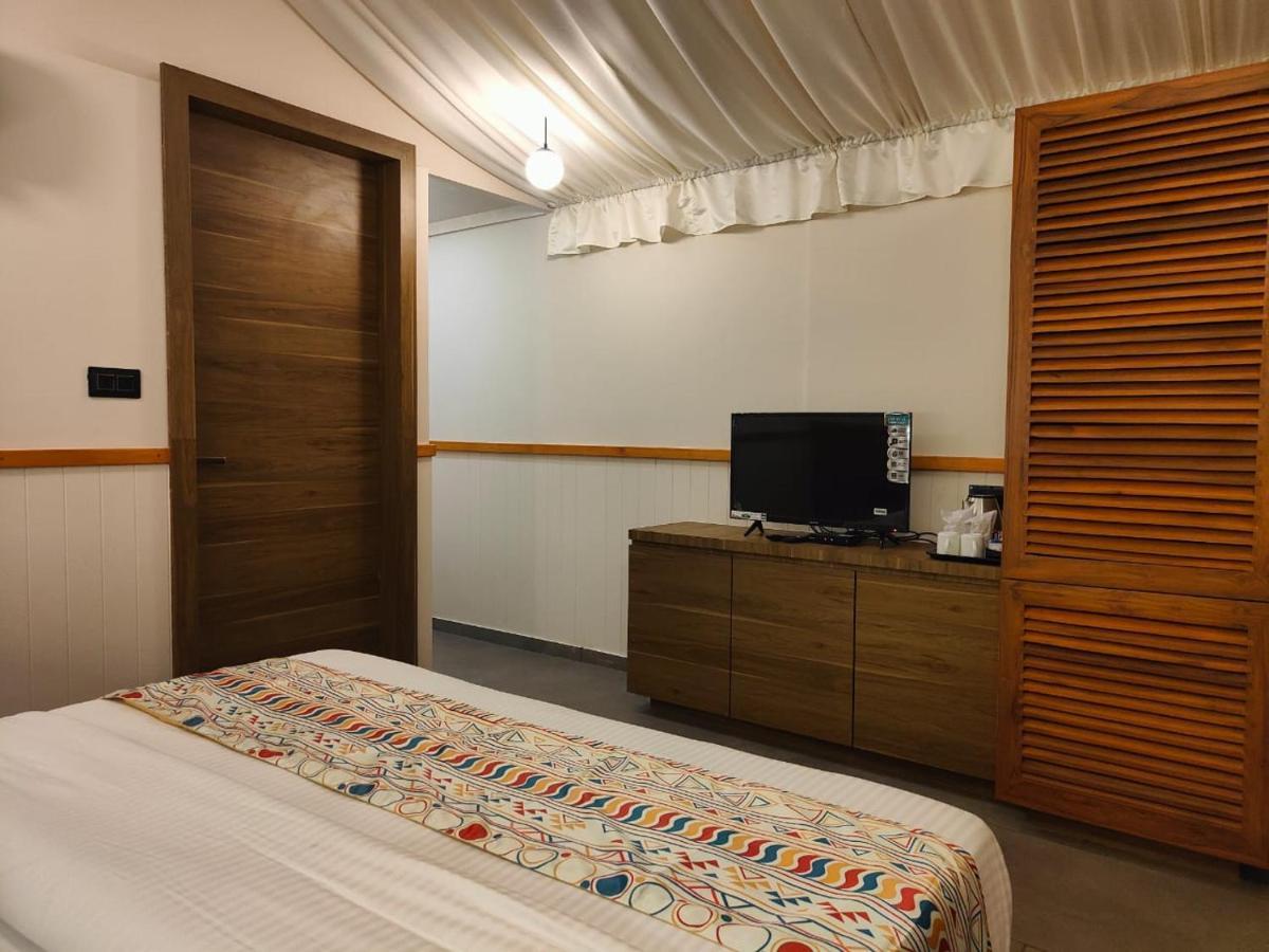 Nirvana Resort And Restaurant Garudeshwar エクステリア 写真
